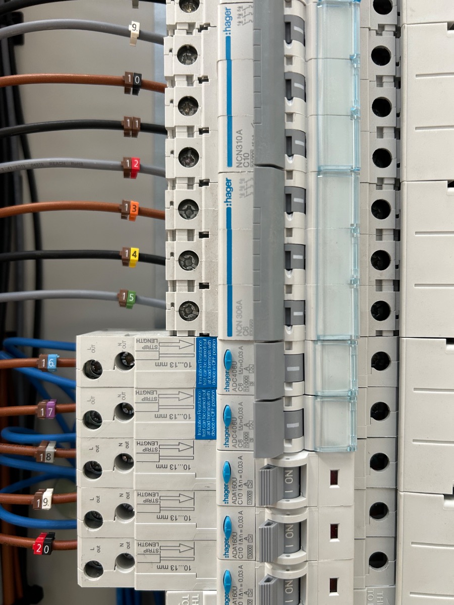 Electrician: Image 21